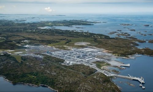 "在使用数字孪生技术的第一年里,Nyhamna团队携手我们的合作伙伴康士伯数字,开发了一系列用例,明确以降低运营成本约 300 万美元为目标 —— 这一成本节约额实际上已超过了投入成本。这仅仅是我们数字化转型征程的开端。" —— Rolf Einar Saeter, 挪威壳牌, 业务改进与技术经理