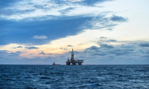 "这不仅让工作准备流程更高效、更安全，还能实现团队及跨专业间更高效的沟通，减少会议数量，提供更快捷的高空设备定位方式，减少应用间的数据交叉核对工作，同时降低现场检查的后勤工作量与时间投入。" —— Tommy, 壳牌, 停工检修与运维主管